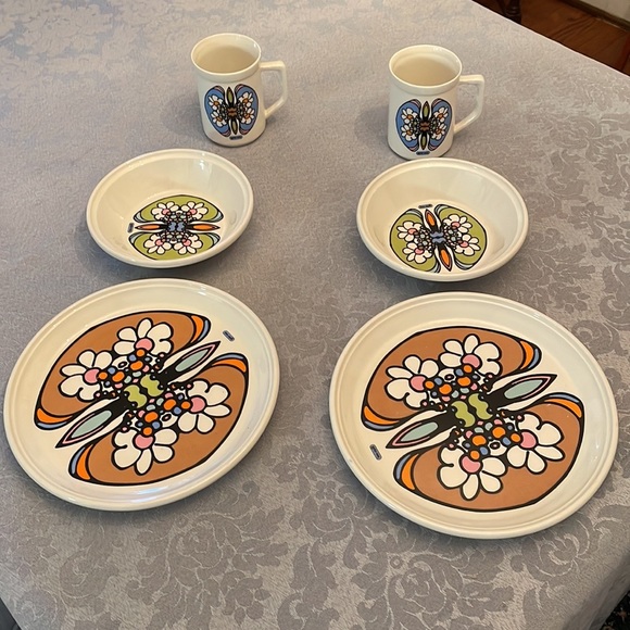 Original Peter Max dishes. One 6 piece set - Picture 3 of 3